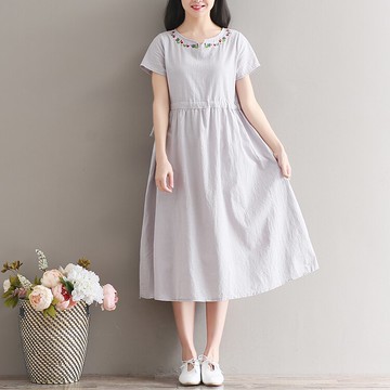 年文藝森系刺繡棉麻連衣裙大擺裙V領長裙