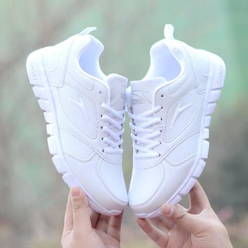 2025運動鞋皮面防水工作鞋韓版百搭潮鞋純白色旅游鞋軍訓鞋板鞋