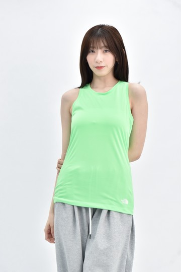 (S) the north face 運動無袖背心綠色上衣