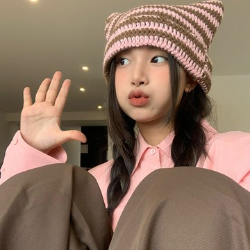 有兩個小jiojio的條紋針織帽粉色咖色貓耳朵小角角大頭圍毛線帽子