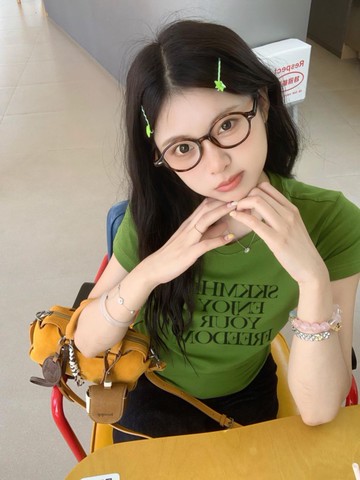 美式簡約綠色短版t卹女夏季爆款修身顯瘦百搭辣妹設計感上衣ins JF