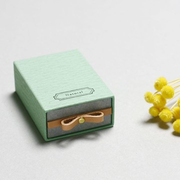 Natuarl // Mint) Sliding Box 皮革絲帶 一個小盒子，傳達你的感受