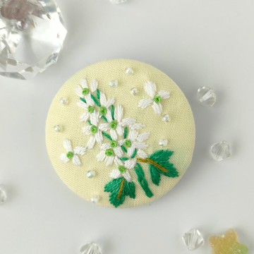 柏葉繡球花刺繡胸針