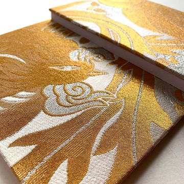『金凰羽』 金襴織物御朱印帳 B6 大判尺寸 鳳凰 瑞鳥 和平 繁榮 德 再生 金色 御朱印帳 御城印帳 桐生織物