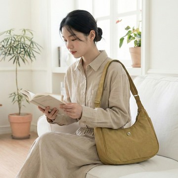 背帶可調兩用輕尼龍月亮包 復古奶茶