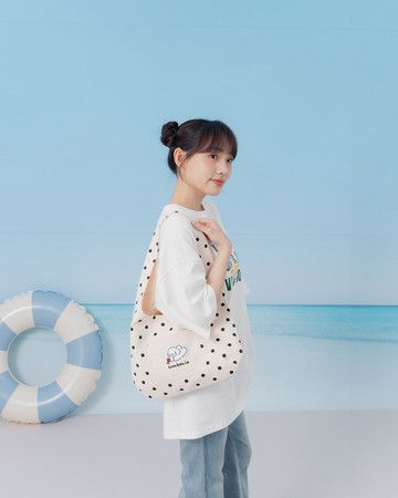 Tombonia立體毛絨刺繡點點圓弧帆布包