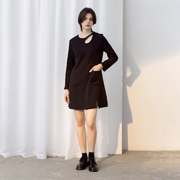 【MASTINA】領口挖洞長袖短洋裝 黑 咖