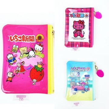 小禮堂 Sanrio 三麗鷗 PVC透明小物收納包 (草莓新聞) Kitty 大集合