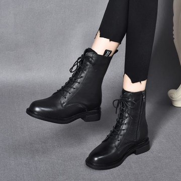 2025新款秋冬季大碼女鞋41一43平底馬丁靴軟皮短靴加絨女靴真皮鞋