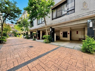 獨家銷售✔️大里精華地段⭐️輕屋齡雙車別墅⭐️｜台中市大里區新生路