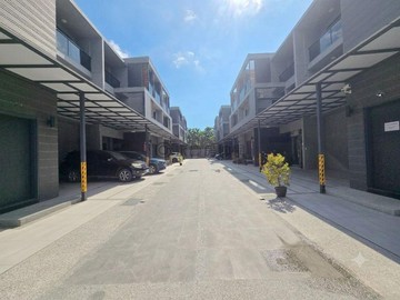 九如後庄國小#全新未住#逸居#面寛雙併車墅｜屏東縣九如鄉文化街