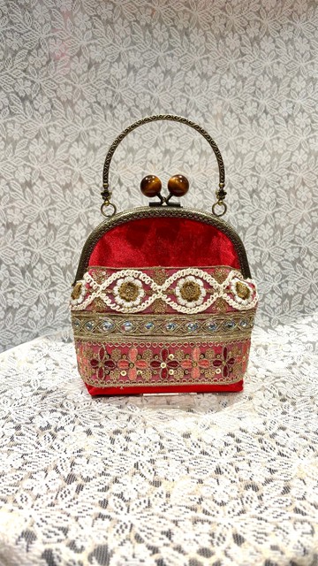 MBC 人手製 16cm圓形口金 手提 木珠 絲絨刺繡帶 聖誕紅