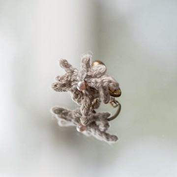 岩生鹿角刺繡鉤織耳環 春日珍珠 裸褐