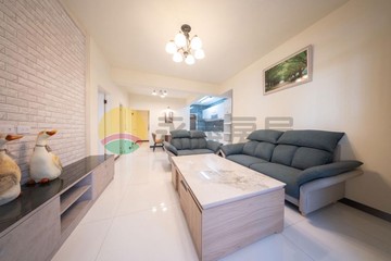 凱旋國小大面寬書香庭院翻新公寓一樓｜高雄市苓雅區憲政路