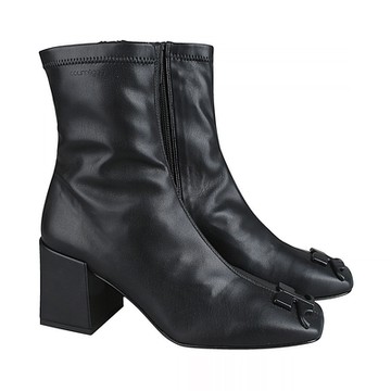 Courrèges Reedition AC字母LOGO納帕皮革拉鍊彈性高跟踝靴(黑)