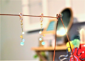 貓眼石連珠造型耳飾