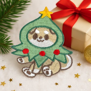【聖誕小柴刺繡貼紙 | 柴柴聖誕樹造型 | 可直接貼的刺繡貼布】