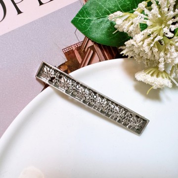 【西洋古董飾品】歐洲工匠925純銀厚磅打造 連續花卉 鑽胸章胸針