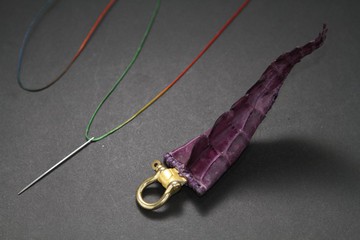 點金鱷魚招財尾掛飾 -- 逍遙游