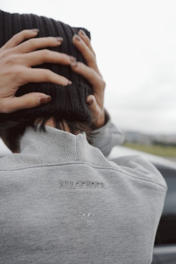 小我獨家 極簡設計延伸高領600g上衣 - 2色 - 麻灰 現貨