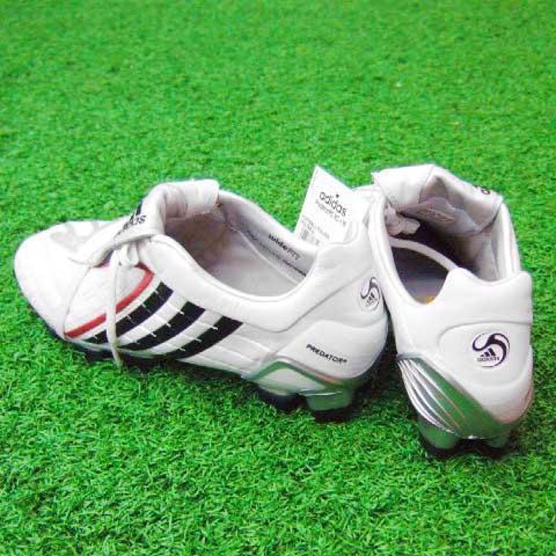 プレデターパワースワーブTRX FGホワイトMET×ブラック×メタリックシルバー adidas プレデターパワースワーブTRX FG プレデターランニング