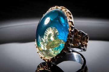 8號戒指 手工製作的藍色琥珀戒指 鑲嵌閃耀寶石 鐫刻銀飾 獨