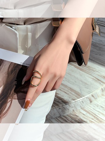 個性綠色字母S戒指女小眾設計彎曲素圈曲線指環網紅簡約食指戒