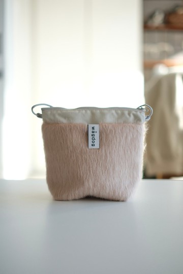 環保皮草拼接尼龍 折疊船型底迷你側背包