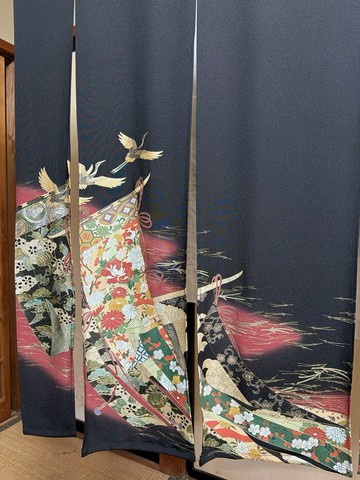 和服留袖改造暖簾 鶴紋 幟 吉祥物 房間裝飾 寬度約 131 公分 - 長度約 128 公分