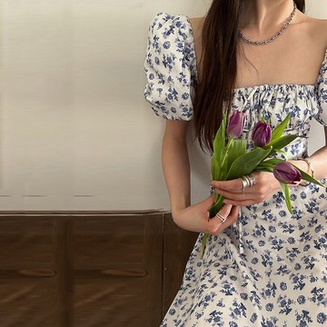 2022夏季設計遮肉減齡甜美收腰氣質高級感法式復古赫本碎花連衣裙