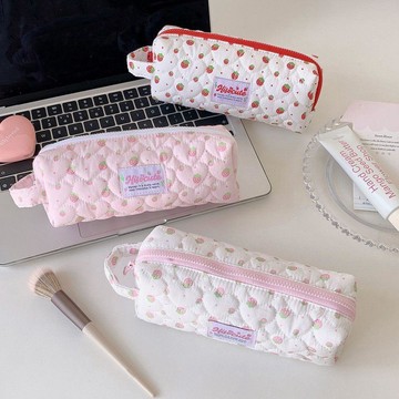 🎀精選新品🎀草莓化妝包 飾品收納袋 浴室洗漱袋 李沅禧同款 大容量 波點草莓筆袋高顏值少女學生開學用品超萌韓版收納袋