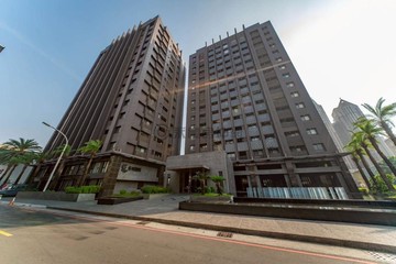 臨文山特區｜出動入靜｜日式風格三房平車｜高雄市鳳山區文殿街