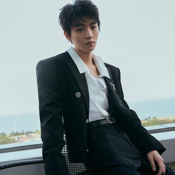 新年年會酒會歌手唱歌比賽演出舞臺藝考年會酒會男短款小西服9093