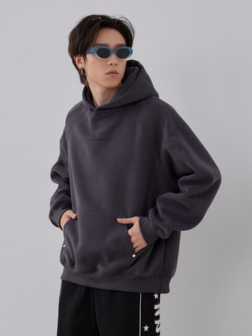 簡約款口袋鉚釘設計長帽T