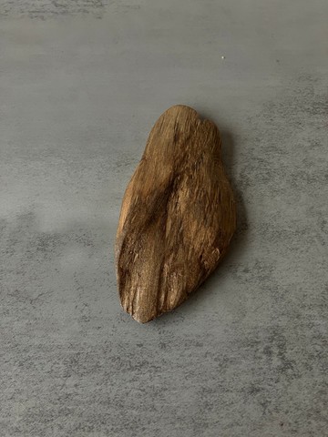 【重油老料生聞香】柬埔寨菩薩沉香 手把件 A06(25克)送收納袋/架