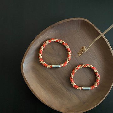 【訂製】天然草編織手環 猩猩緋- 藺草 x 拉菲亞草