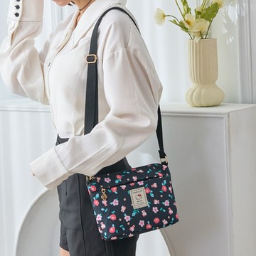【Hello Kitty】花園午茶-側背包-黑 KT03I04BK