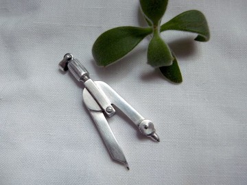 圓規 製圖工具 | 純銀項鍊墜子 | 手工限量 附蠟繩