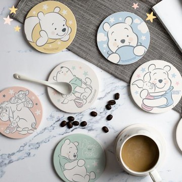 網狐家居-迪士尼Disney 小熊維尼 維尼寶寶系列 珪藻土吸水杯墊 矽藻土 10x10 2入/組 [現貨]
