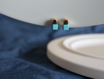無痛耳環 / 綠松石和金立方耳環 無痛　天然石材　耳夾