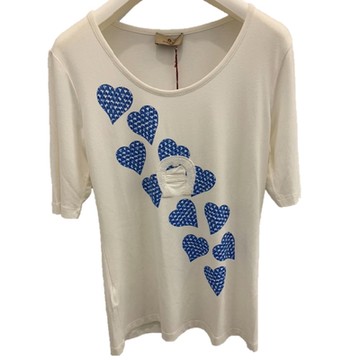 AIGNER 艾格納-亮片LOGO藍愛心圓領短袖棉質上衣-米白