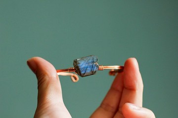 不規則天然超強藍光拉長石銅線手環