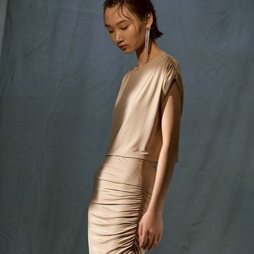 雙肩抽褶設計上衣 側邊抽褶不規則斜襬裙套裝  /奶茶棕