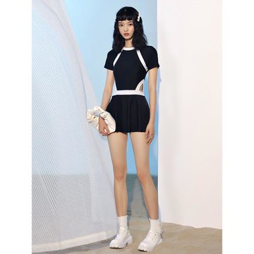 連體泳衣女款2024新款微胖女孩遮肉大碼保守高級感掛脖黑色小個子