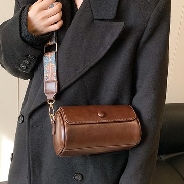 免運🏆複古小包包女包小衆2025新款潮網紅百搭寬帶單肩斜挎包爆款圓筒包側背包 斜背包 託特包 水桶包 乞丐包 韓國包包