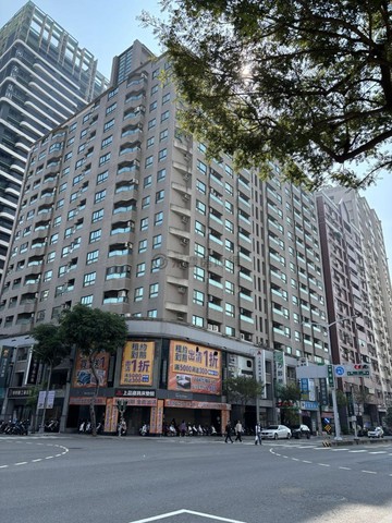左營高鐵新光國小三角窗-頂級霸店｜高雄市左營區華夏路
