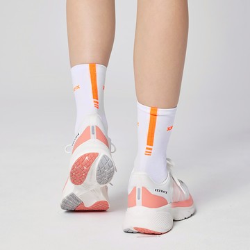 XXMX 霓虹線條運動中筒襪｜共6色｜XAUGS02J0