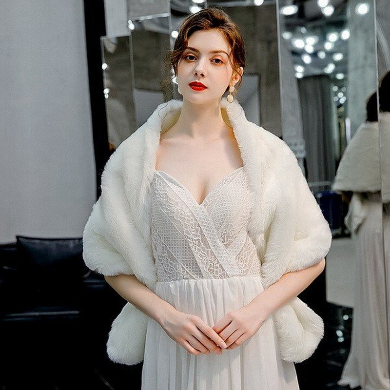 秋冬 防寒ボレロ コート かわいいボレロ 結婚式 ボレロ フォーマル パーティードレスにぴったり お呼ばれ マント ポンチョpj084 通販 Lineポイント最大0 5 Get Lineショッピング