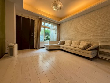 《一中商圈輕屋齡花園別墅稀有釋出》｜台中市東區富榮街