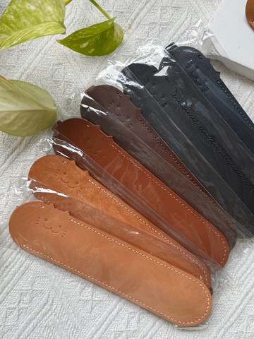 現貨 皮革 貓蟲蟲筆套 / 筆袋/ 書帶/ 束帶筆袋